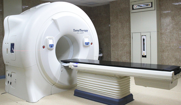 美国螺旋断层放射治疗系统（TOMO）,是当今国际上最先进的肿瘤放射治疗设备，被誉为肿瘤放射治疗史上“最激动人心的发展”，我院引进了最新的第五代设备，已于5月中旬正式投入使用
