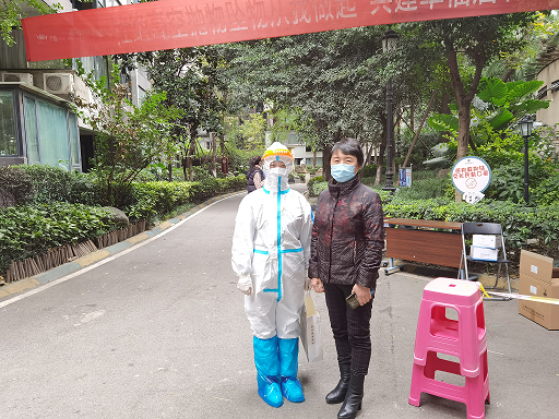 相亲相爱一家人 隔离不隔爱――四川友谊医院对凯丽香江封控区进行医疗保障服务