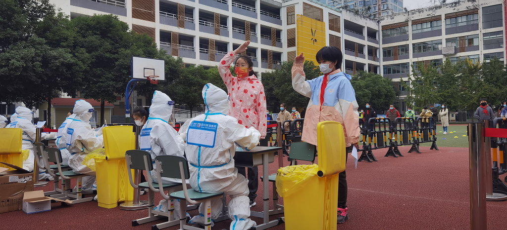 坚守蓉城，小“红领巾”的谢谢